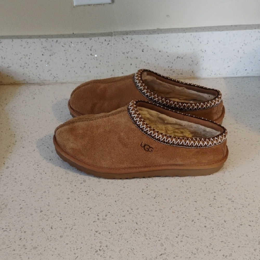 UGG Tasman Size 6 Women